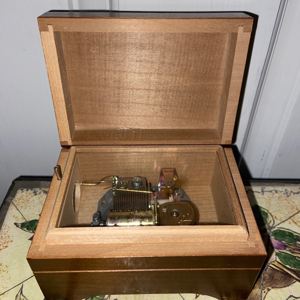 Hummel Stormy Weather Music Box Japan VTG Works - Picture 5 of 10